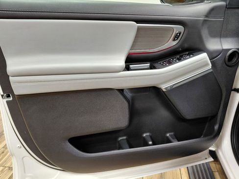 Certified 2025 Ford Expedition Max Platinum w/ Driver's Package AWD/4WD image 43