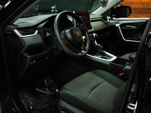 Used 2025 Toyota RAV4 XLE w/ Convenience Package image 9