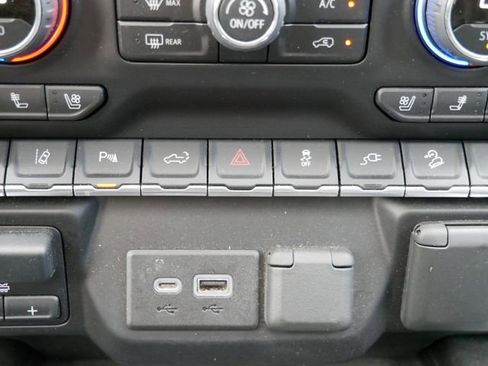 Used 2022 Chevrolet Silverado 2500 LTZ w/ LTZ Plus Package AWD/4WD image 18
