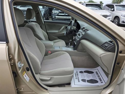 Used 2010 Toyota Camry LE image 23