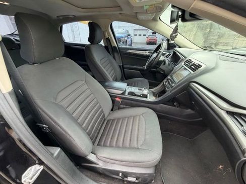 Used 2019 Ford Fusion SE FWD image 9