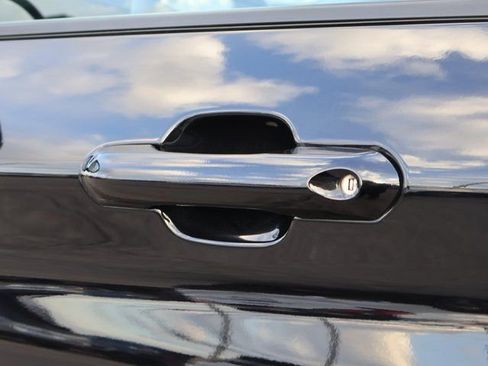 Used 2022 Ford Explorer XLT w/ Equipment Group 202A image 22