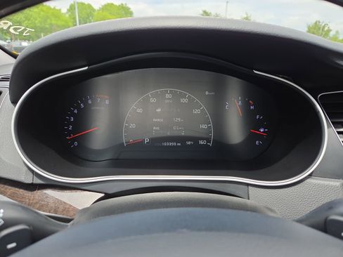 Used 2016 Kia Cadenza Premium w/ Technology Package FWD image 23