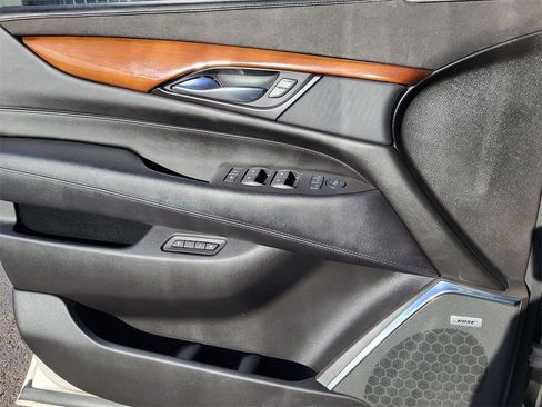 Used 2016 Cadillac Escalade Luxury image 14