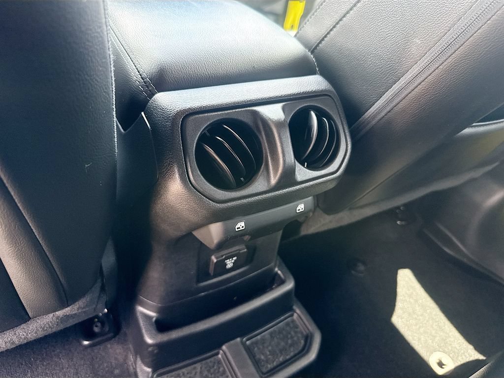 Used 2022 Jeep Wrangler Unlimited Sahara w/ Cold Weather Group AWD/4WD image 25