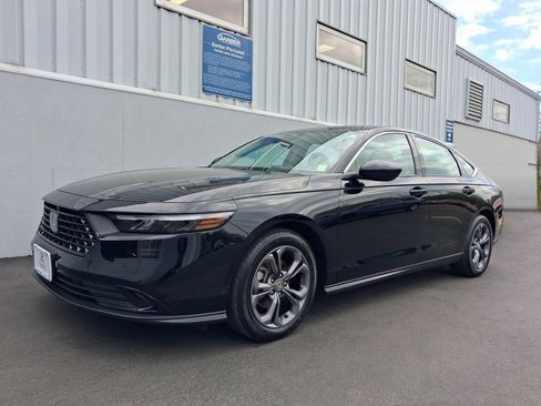 Used 2023 Honda Accord EX image 1