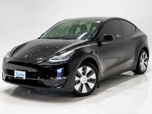 Used 2021 Tesla Model Y Long Range AWD/4WD image 1