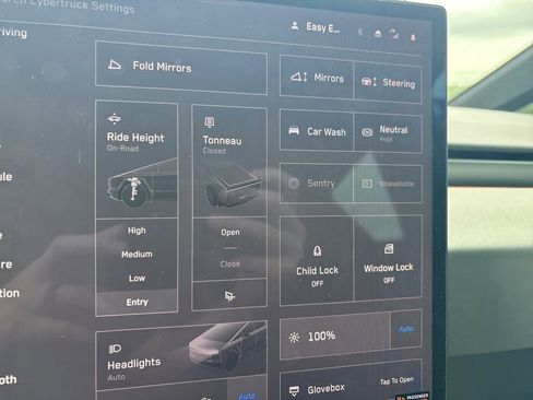 Used 2024 Tesla Cybertruck AWD Crew Cab image 30