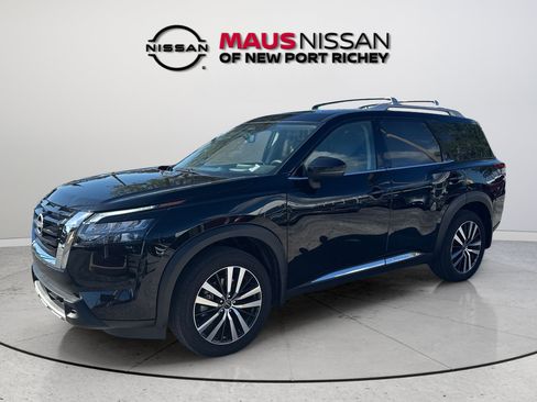 Certified 2025 Nissan Pathfinder Platinum w/ Cargo Package FWD image 6