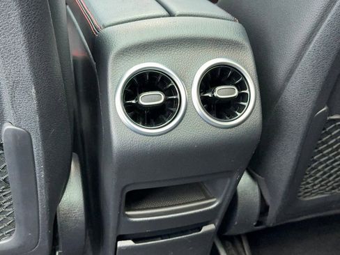 Used 2020 Mercedes-Benz GLB 250 w/ AMG Line image 38