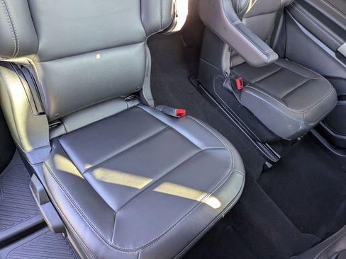 Certified 2022 Ford Explorer XLT w/ Equipment Group 202A image 38