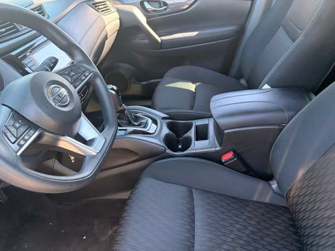 Used 2018 Nissan Rogue S FWD image 17