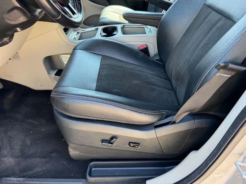Used 2020 Dodge Grand Caravan SXT FWD image 20
