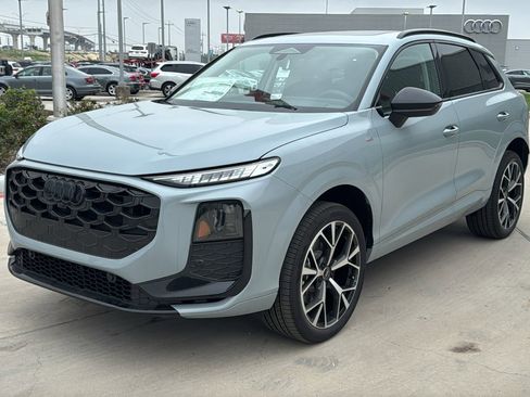 New 2026 Audi Q3 quattro 2.0T AWD/4WD image 3