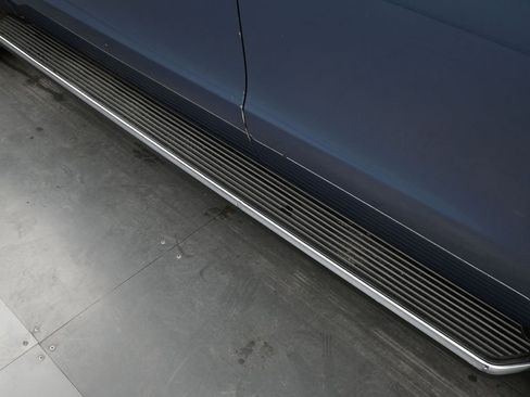 Used 2023 Ford Expedition XLT image 33