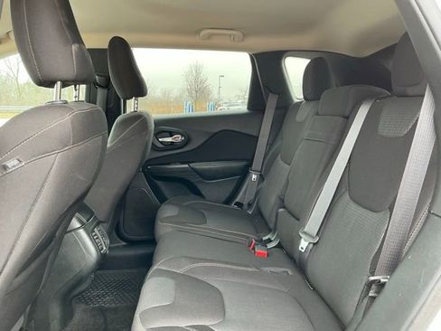 Used 2015 Jeep Cherokee Latitude w/ Comfort/Convenience Group image 33