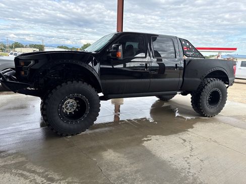 Used 2016 Ford F250 Lariat w/ Chrome Package image 1