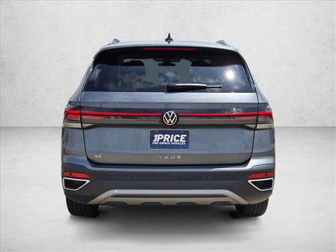 Used 2025 Volkswagen Taos SE FWD image 7