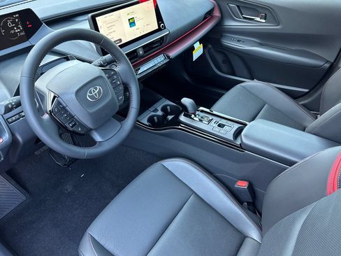 New 2026 Toyota Prius Plug-In Hybrid FWD image 12