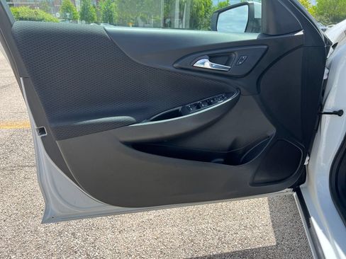 Used 2017 Chevrolet Malibu LT FWD image 10