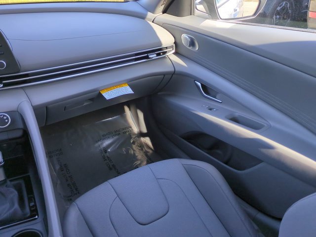 Used 2026 Hyundai Elantra SE FWD image 16