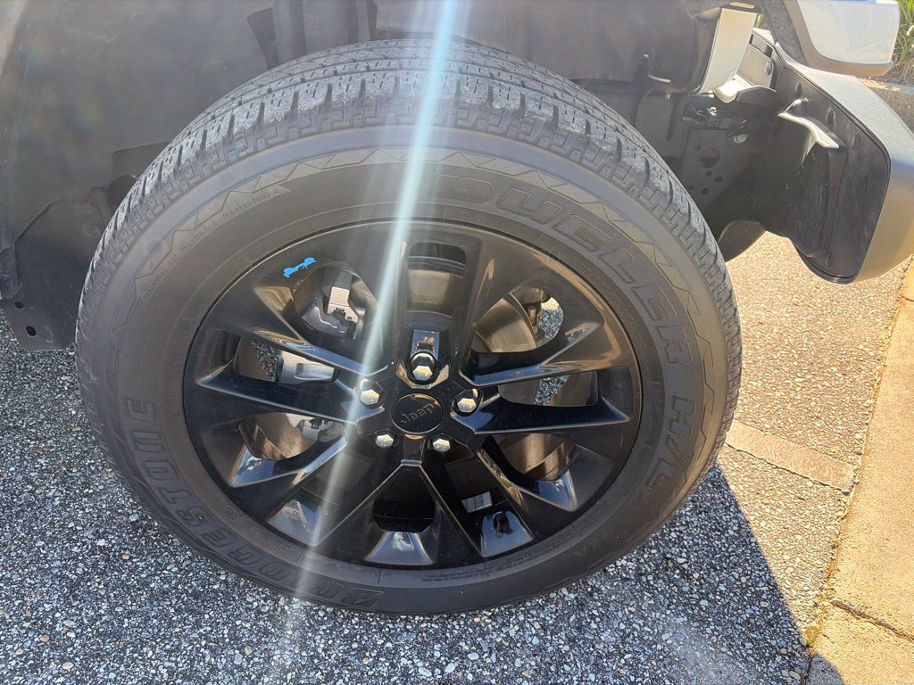 Used 2023 Jeep Wrangler Unlimited Sahara AWD/4WD image 4