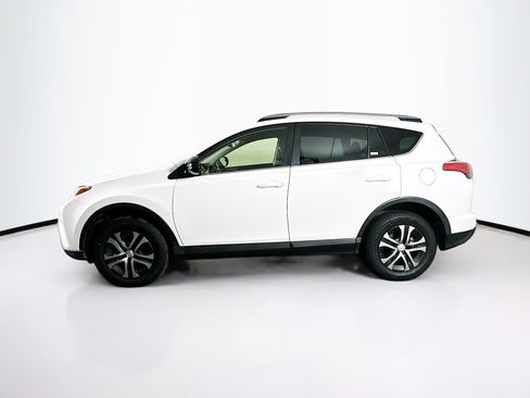 Used 2018 Toyota RAV4 LE image 4