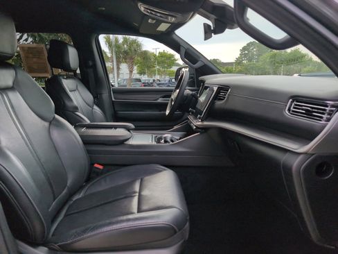 Used 2024 Jeep Wagoneer L Series II w/ Flexible Seating Group AWD/4WD image 32