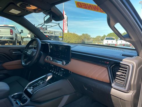 Used 2025 GMC Canyon AT4 w/ Nightfall Edition image 28