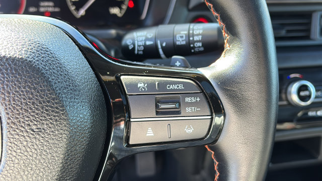 Used 2025 Honda Pilot TrailSport image 16