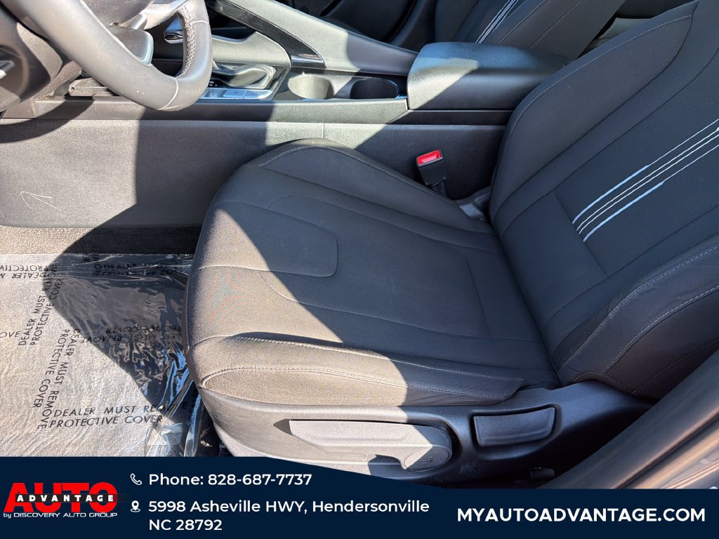 Used 2025 Hyundai Elantra SEL FWD image 12