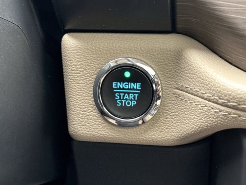 Used 2022 Ford Expedition Limited image 24