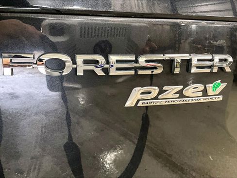 Used 2018 Subaru Forester 2.5i Premium w/ All-Weather Package image 9