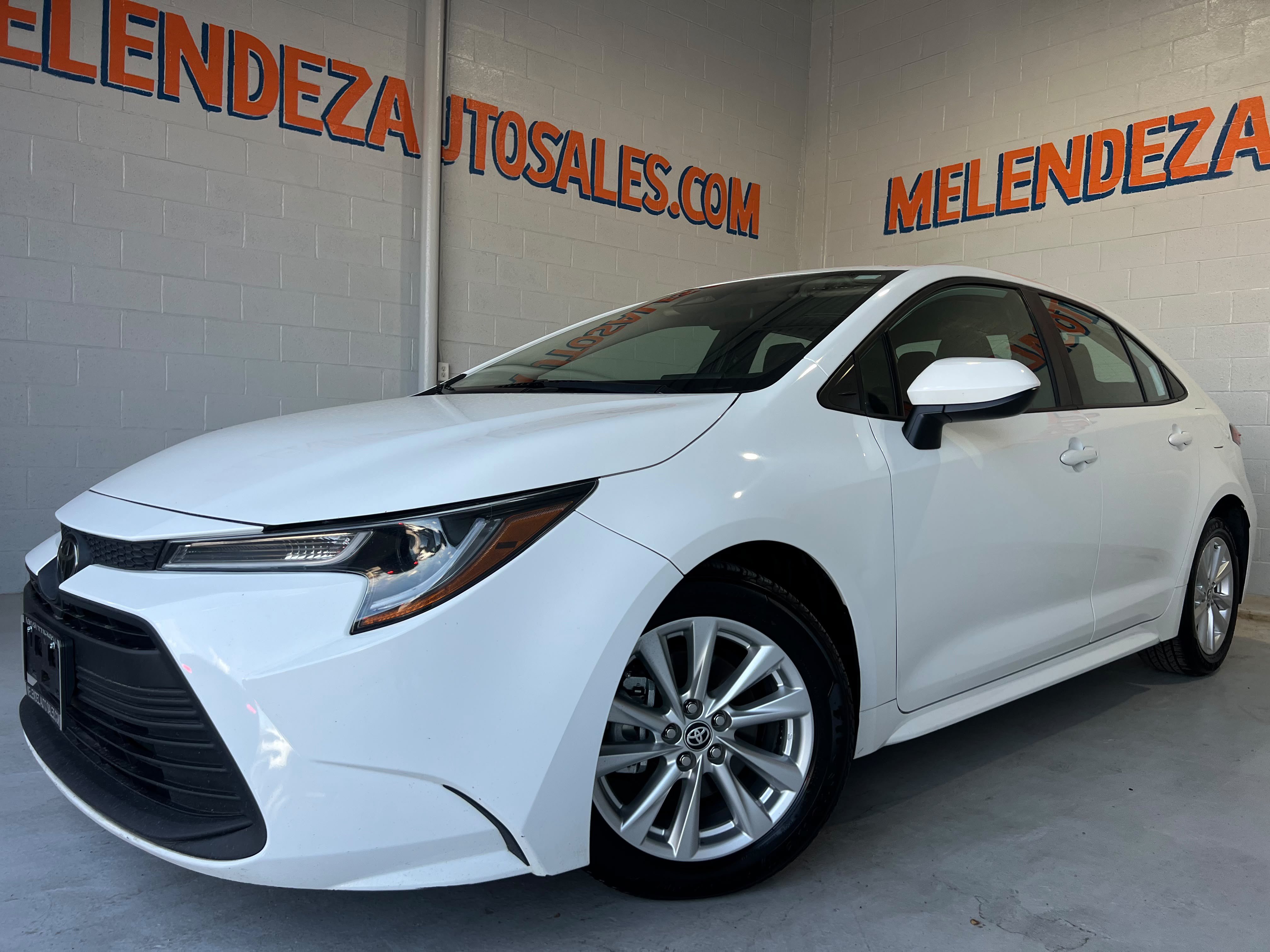 Used 2023 Toyota Corolla LE w/ LE Convenience Package FWD image 1