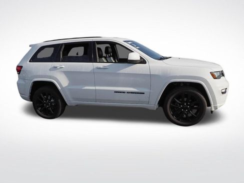 Used 2020 Jeep Grand Cherokee Altitude AWD/4WD image 5