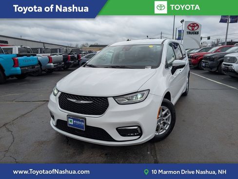 Used 2023 Chrysler Pacifica Touring-L FWD image 1