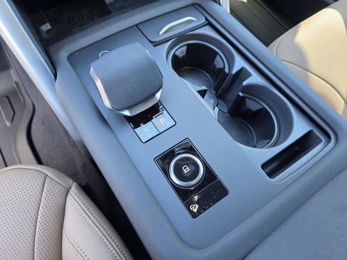 New 2026 Land Rover Discovery Dynamic SE image 18