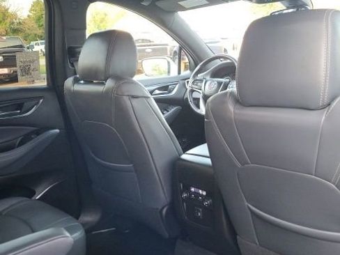 Used 2023 Buick Enclave Essence image 23
