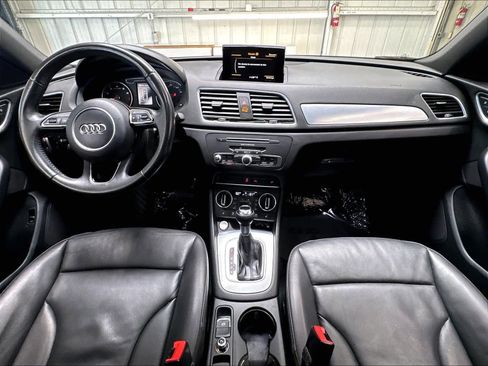 Used 2018 Audi Q3 2.0T Premium Plus w/ Premium Plus Package FWD image 10