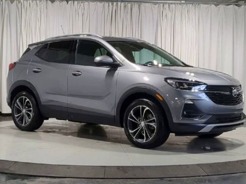 Used 2023 Buick Encore GX Essence image 2