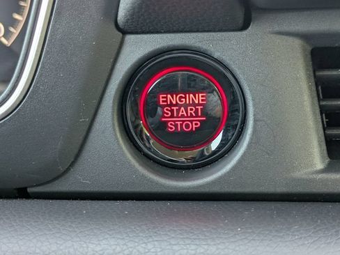 Used 2025 Honda Pilot EX-L image 31