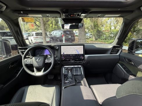Used 2025 Lexus GX 550 AWD/4WD image 37
