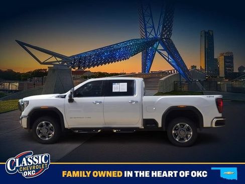 Used 2025 GMC Sierra 2500 SLT w/ SLT Convenience Package AWD/4WD image 4