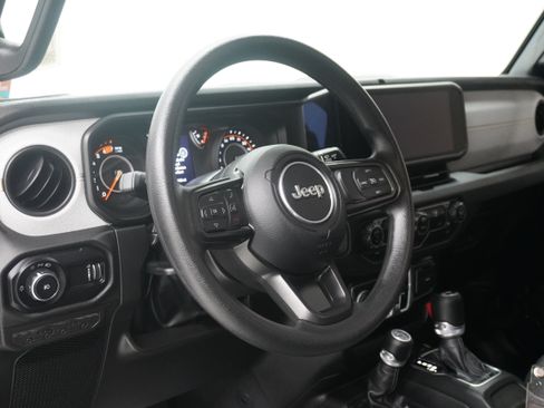 Used 2025 Jeep Wrangler Unlimited Sport AWD/4WD image 11