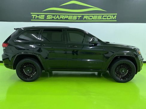 Used 2020 Jeep Grand Cherokee Altitude AWD/4WD image 10