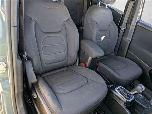 Used 2018 Jeep Renegade Latitude image 17