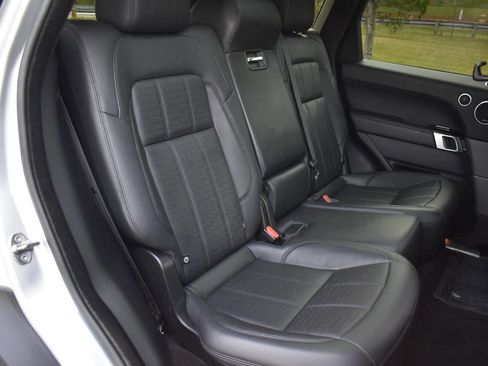 Used 2018 Land Rover Range Rover Sport HSE Dynamic image 16