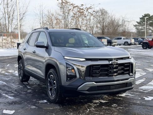 Used 2025 Chevrolet Equinox ACTIV w/ Safety and Technology Package image 3