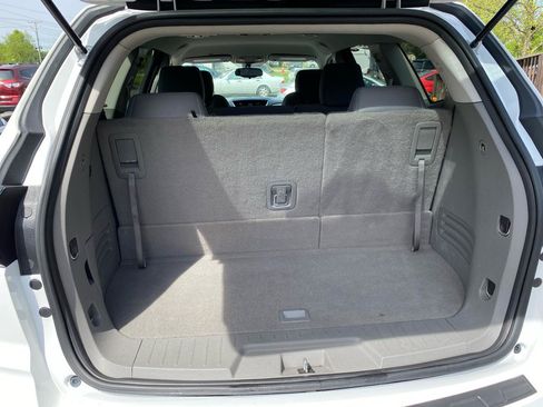 Used 2017 Chevrolet Traverse LT w/ Style and Technology Package FWD image 22