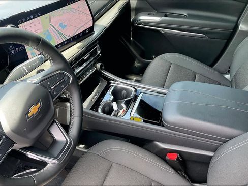 Used 2024 Chevrolet Traverse LT w/ LPO, Floor Liner Package FWD image 17
